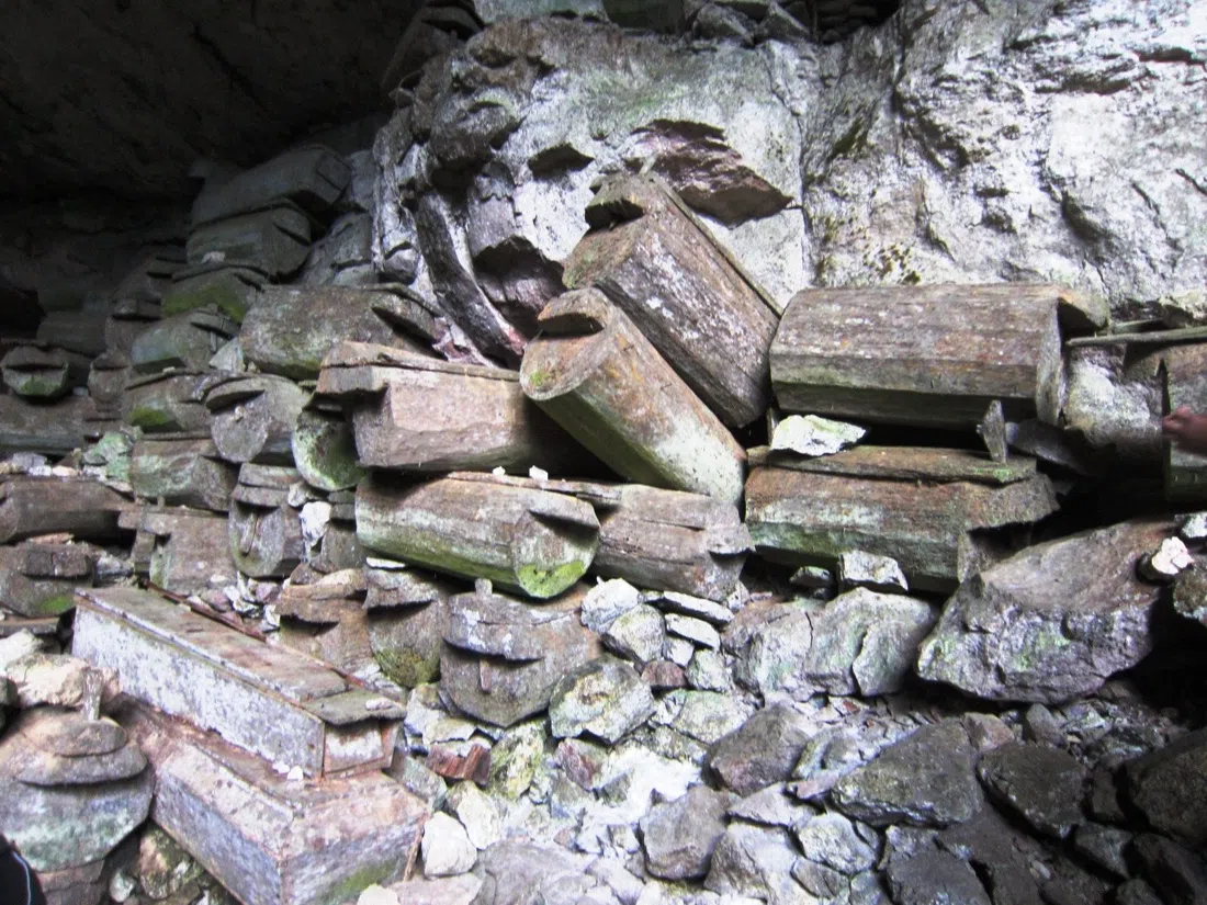 Lumiang Burial Cave, Manila