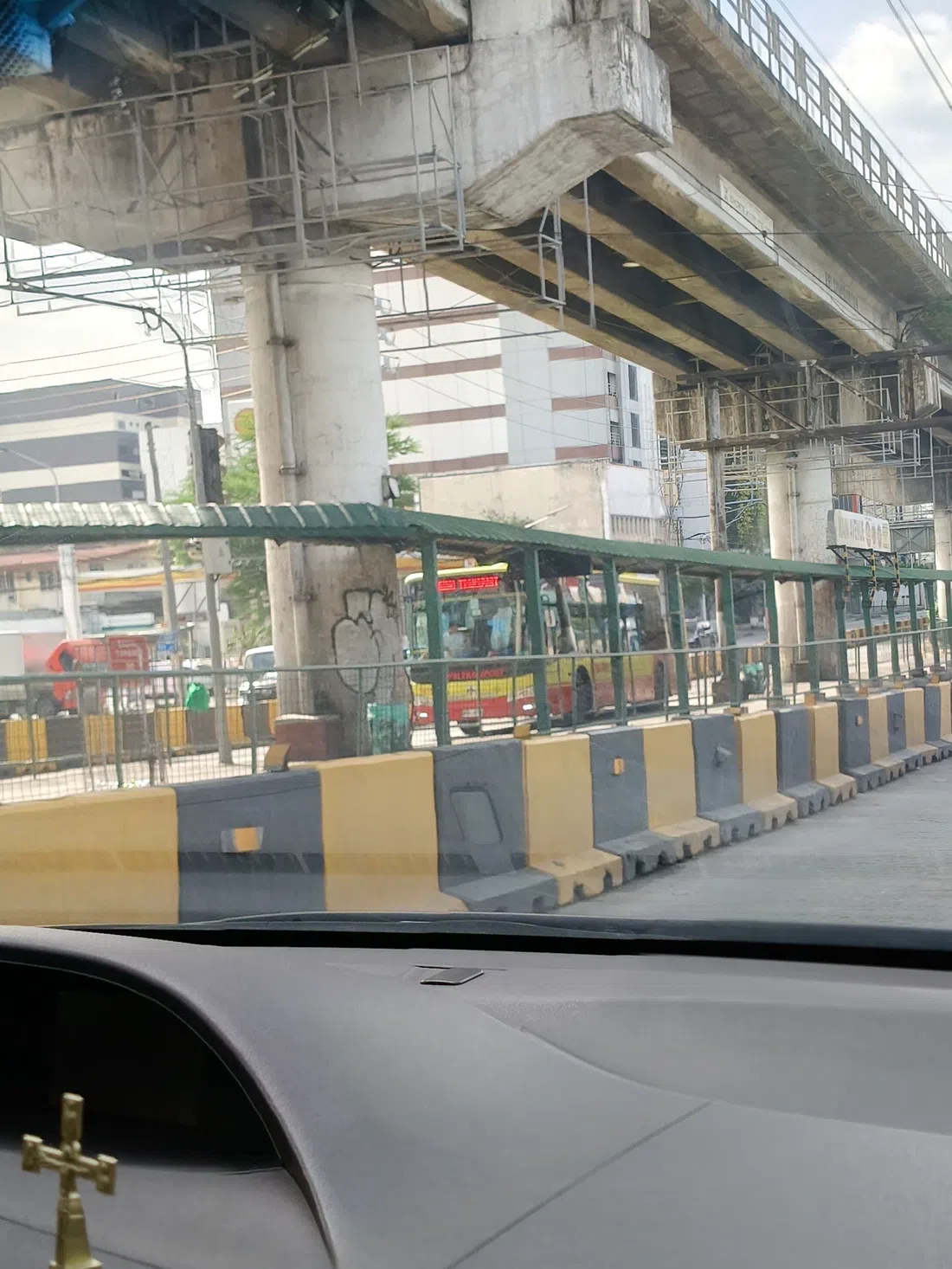 EDSA Carousel busway, Manila