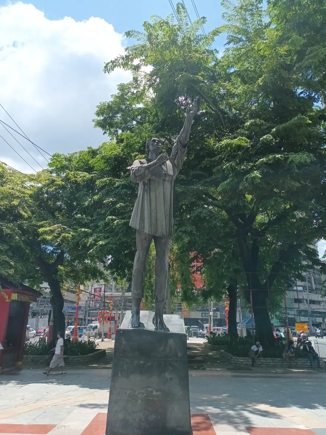 Binondo Chinatown — Ongpin Street and Plaza San Lorenzo Ruiz, Manila