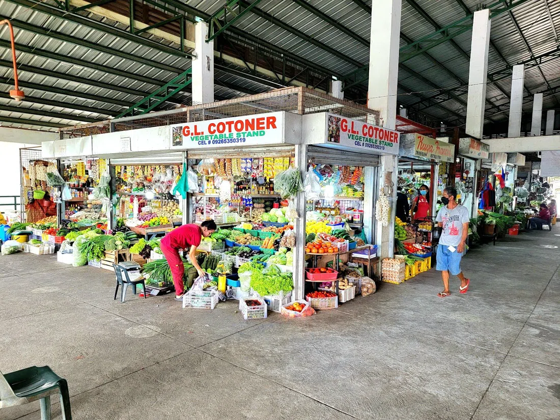 Mahogany Market bulalohan-boder, Manila