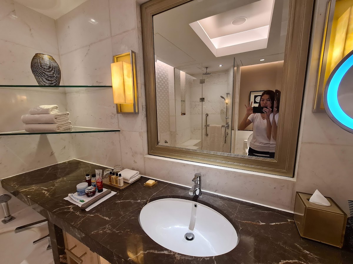 Shangri-La The Fort, Manila